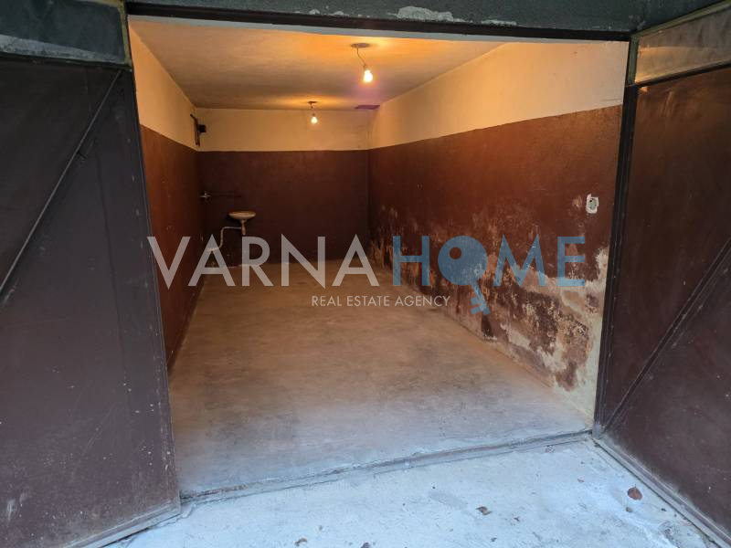 Гараж за прожба в района на Лятно…