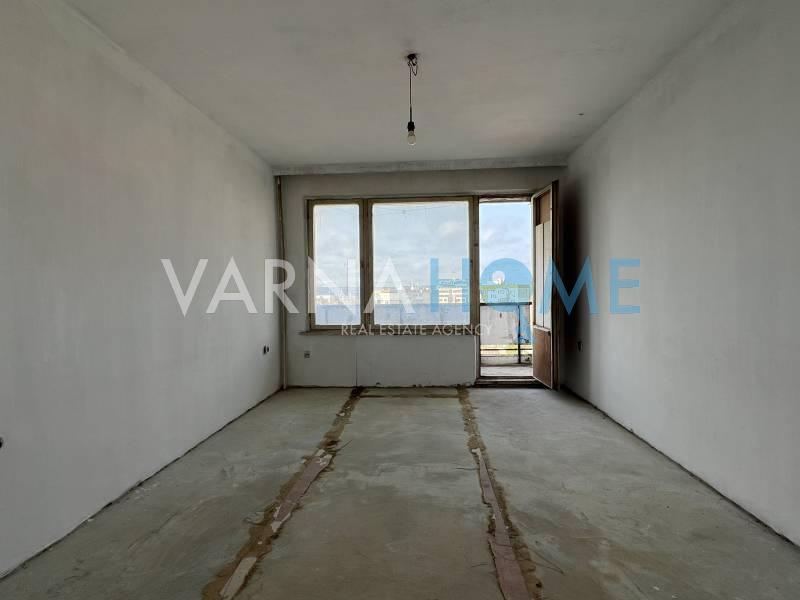 Тристаен Панелен Апартамент