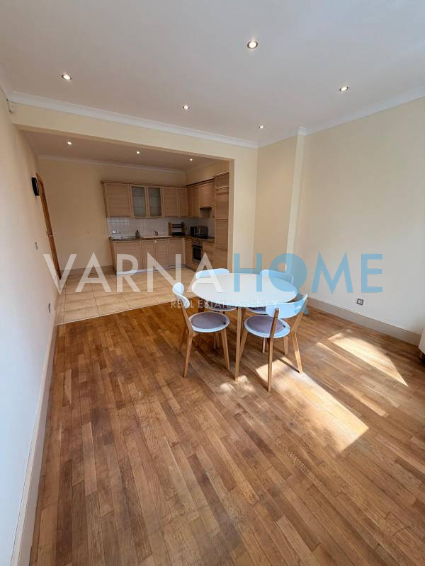 Офис с три отделни помещения под…