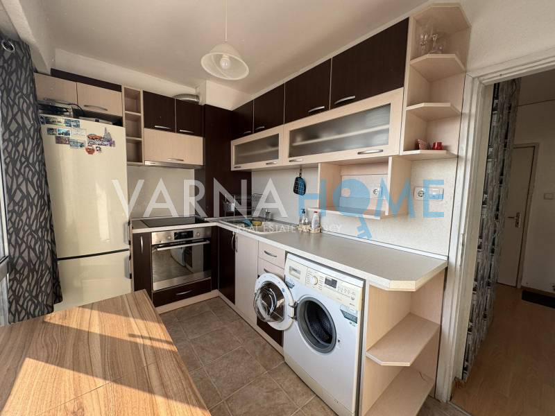 Апартамент с три стаи срещу Клиника…